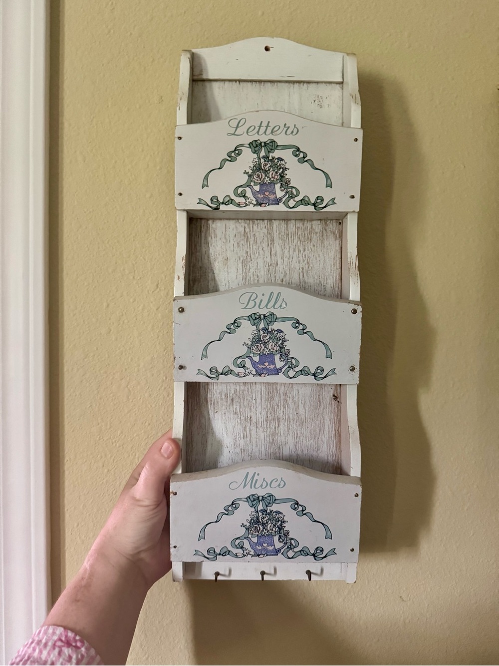 Vintage-Style White & Green Wall Mail Organizer - Letters Bills Misc